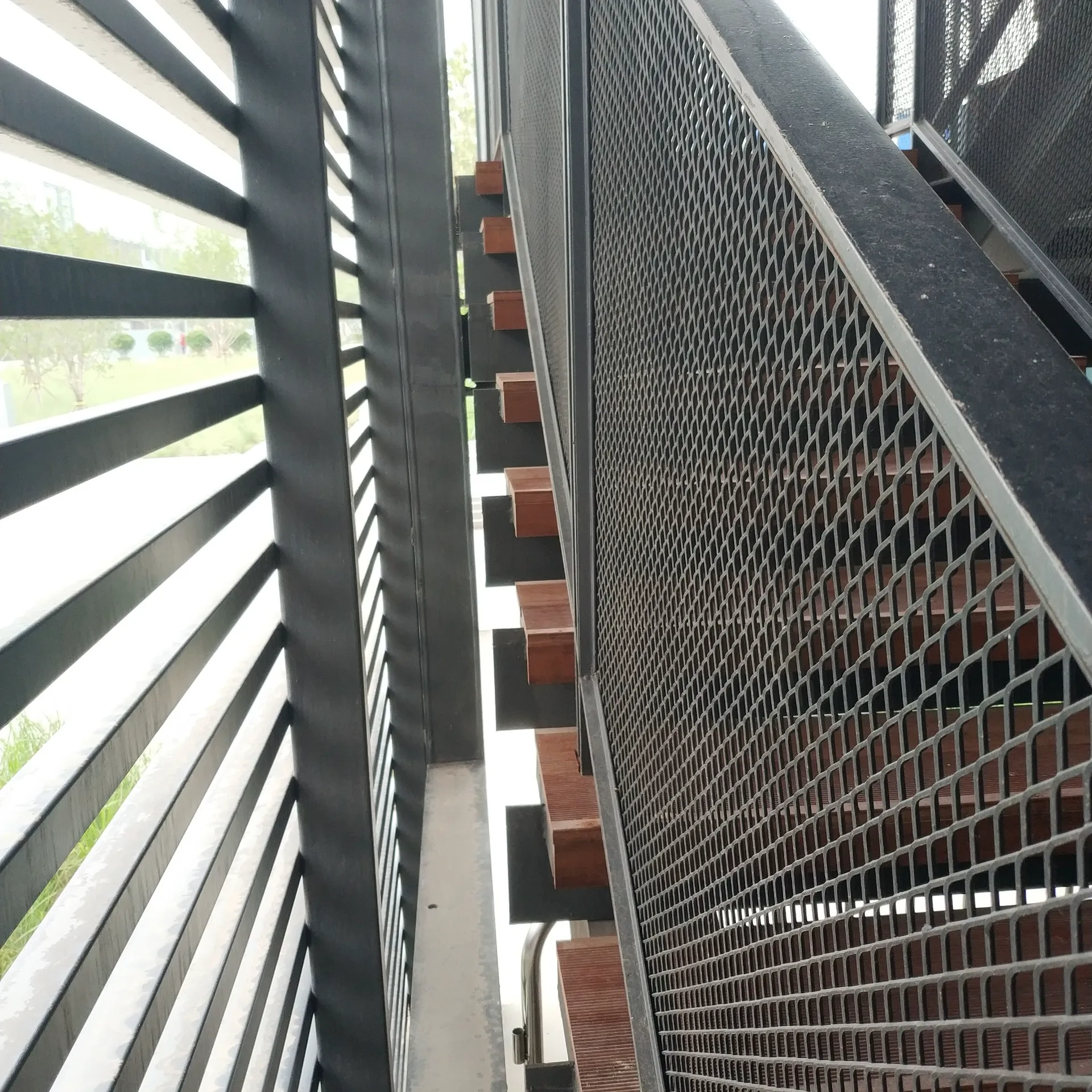 What Are the Key Applications and Advantages of Raised Expanded Metal Mesh and Related Solutions? What Are the Key Applications and Advantages of Raised Expanded Metal Mesh and Related Solutions?